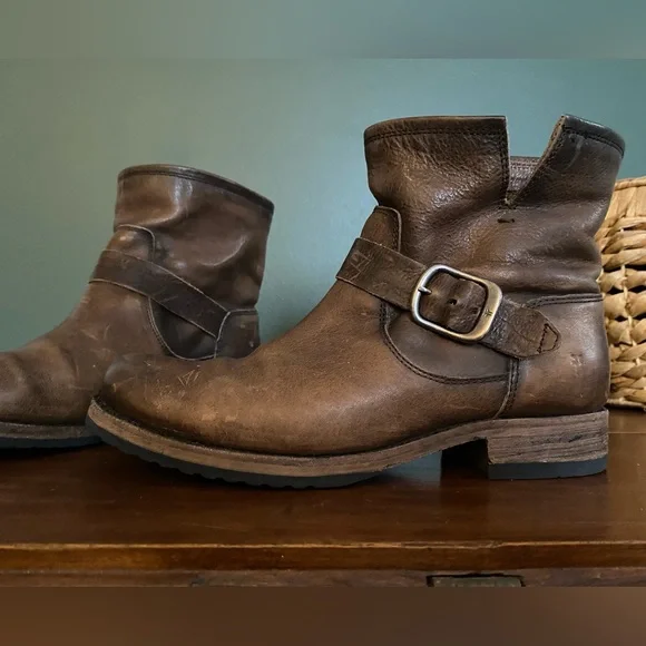 Frye- Veronica bootie rich brown leather buckle detail women’s size 9 - Picture 4 of 16